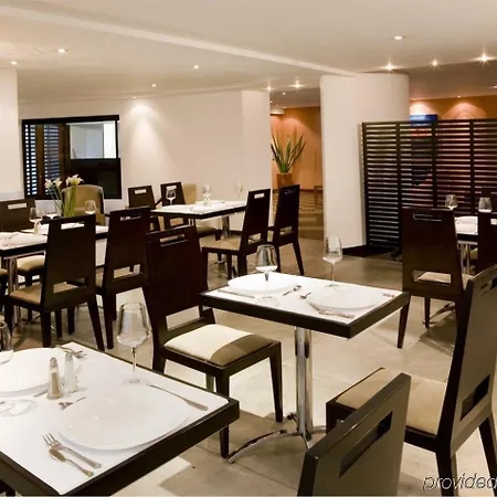 Richmond Suites Hotel 
